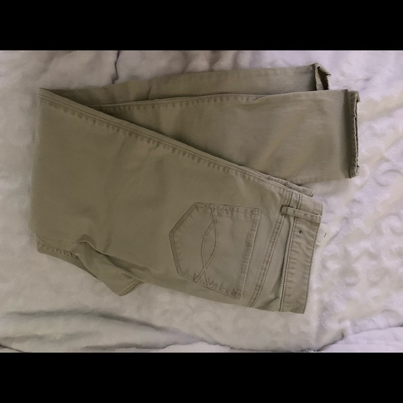 Abercrombie & Fitch - Picture 3 of 3